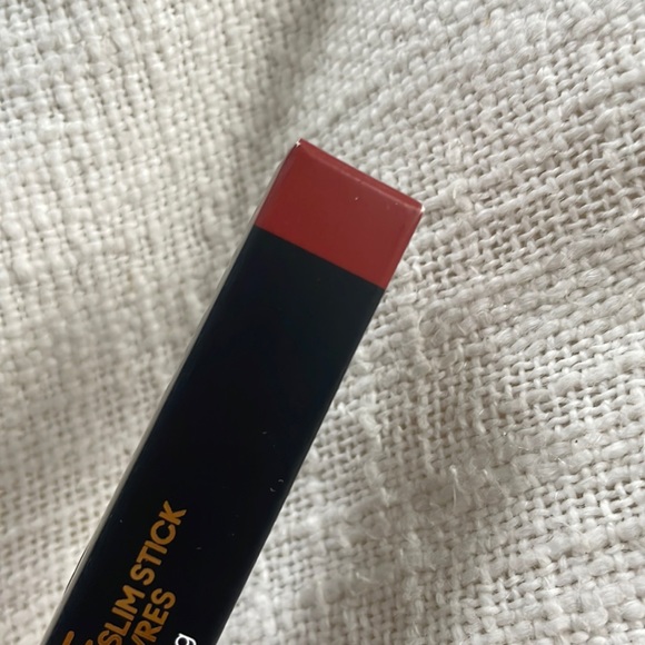 New Full Size MAC Powder Kiss Velvet Blue Slim Stick Lipstick - 876 Nice Spice - Picture 3 of 5